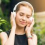 6 Manfaat Mendengarkan Lagu, Salah Satunya dapat Mengurangi Stres!