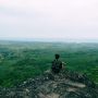Menikmati Keindahan Kebun Karet dan Laut dari Gunung Batu