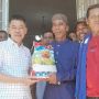 Serahkan Bantuan, Bupati Rohil Minta Perusahaan Bantu Pekerja Kayu