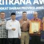 Serahkan Penghargaan Paritrana Award Tingkat Jabar, Uu Ruzhanul: Perhatikan dan Lindungi Tenaga Kerja
