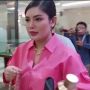 Hingga 2 Kali Diperiksa soal Kasus Dito Mahendra, Nindy Ayunda Sambangi Bareskrim Pakai Baju Warna Pink