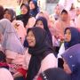 Bantu Ekonomi Keluarga, Ibu-ibu di Kampung Pasarkolot Diajarkan Cara Membuat Bakso Aci