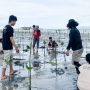 Kolaborasi Mahasiswa KKN MBKM UHO dan Pemdes Tapulaga Tanam Manggrove