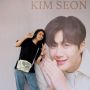 9 Potret Seleb Nonton Fan Meeting Kim Seon Ho, Langsung Fangirling Mode On!