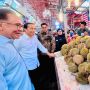 Ditemani Anwar Ibrahim, Presiden Jokowi Blusukan ke Pasar Chow Kit Malaysia