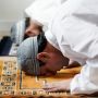 Bacaan Sholat 5 Waktu Lengkap, Mulai dari Niat Hingga Salam Tulisan Latin