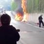 Viral Sepeda Motor Terbakar Di Underpass Kebayoran Lama, Tangan Pengemudi Melepuh
