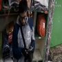 Seorang Pria Kepergok CCTV Gasak Ponsel dengan Modus Hipnotis di Sebuah Laundry Kawasan Palmerah
