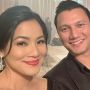 Titi Kamal Akhirnya Terang-terangan Umrah Bareng Christian Sugiono, Ini Fotonya di Depan Kakbah