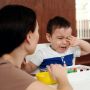 4 Tips Hadapi Anak yang Sering Menangis, Jangan Bereaksi Berlebihan!