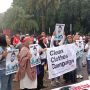 Berharap Dilihat Messi, Pekerja Adidas Gelar Demonstasi Jelang Pertandingan Indonesia Versus Argentina di SUGBK