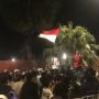 Tak Punya Tiket, Sejumlah Suporter Tetap Semangat Dukung Timnas Indonesia dari Luar Stadion