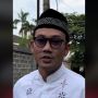 Dihadiahi Buku Islam Oleh Ustaz Khalid Basalamah, Denny Sumargo Siap Jadi Pendakwah