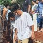Jenazah Ayah Ibnu Jamil Ditumpuk Satu Liang Lahat dengan Adik