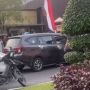 Diduga Hindari Amukan Massa, Minibus Melarikan Diri ke Polda Riau