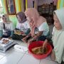 Bantu Para Istri Nelayan di Pangandaran Lewat Pelatihan Pembuatan Olahan Frozen Food