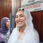 Ayu Ting Ting Diceramahi Pakai Celana Pendek saat Potong Daging Qurban: Malah Umbar Aurat