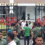 Keluar Bareng Dua Cucunya, Jokowi Kembali Layani Masyarakat Jogja Foto Bersama