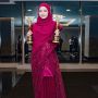 9 Gaya Artis di Acara Silet Award 2023, Inara Rusli Pamer 2 Piala Sekaligus