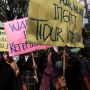 Ratusan Penghuni Rumah Dinas PT KAI di Surabaya Serbu Kantor Daop 8