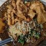 Mencicipi Perawon 'Pecel Kuah Rawon', Kuliner Malam Khas Kota Malang