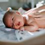 4 Tips Aman Menggunakan AC bagi Kesehatan Bayi, Jangan Terlalu Dingin!