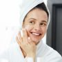 5 Manfaat Milk Cleanser dan Tips Menggunakannya, Jadi Lebih Glowing!