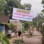 Kesabaran Habis, Warga Sambut Bupati Blitar dengan Tanam Pohon Pisang di Jalan Rusak