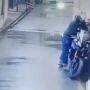 Pakai Helm Ojol, Pencuri Terrekam CCTV Nyolong Motor Sport di Condet