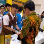 Jokowi Jajan Oleh-Oleh, Momen Hitung Uang di Kasir Jadi Sorotan: Kirain Tugasnya Paspampres