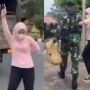 Heboh Cewek Joget Gila-gilaan Sambil Pepet Anggota TNI di Magelang, Warganet: Aku Malu Sendiri