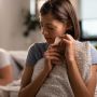 8 Arti Mimpi Selingkuh dengan Teman Kantor: Harus Waspada Nih!