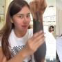 Syahnaz Sadiqah Kabur Sambil Tertawa saat Didatangi Wartawan, Netizen: Jijik