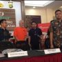 Aniaya Seorang Lansia di Bar, Pierre Gruno Nyengir Pakai Baju Tahanan