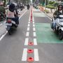 Pembatas Jalur Sepeda Warisan Anies Dibongkar Petugas, Begini Penjelasan Pemprov DKI