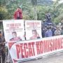 Massa Demo Kantor Bawaslu, Desak Pecat 5 Komisioner KPU Tapteng