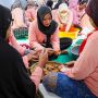 Pemasukan Tambahan, Emak-emak di Sumut Diajarkan Cara Membuat Jamu Tradisional