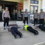 4 Polisi di Denpasar Dihukum Push Up Gara-gara Minum Bir di Meja SPKT