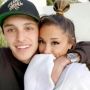Diisukan Cerai, Netizen Salfok Ariana Grande Tak Pakai Cincin Pernikahan