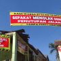 Warga Meruya Selatan Turunkan Spanduk Penolakan Penutupan Jalan Haji Gudig, Ketua RT: Sudah Clear, Cuma Misskom