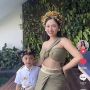 Rachel Vennya Pamer Pakai Baju Bali, Netizen Syok Gegara Kelewat Seksi: Emang Baju Adat Bali Gitu Yah Modelnya?