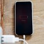 5 Tips Mengisi Daya Ponsel di Charging Station agar Tetap Aman