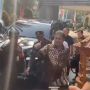Acungi Jempol saat Penuhi Panggilan Kejagung Terkait Kasus Korupsi CPO, Airlangga: Selamat Pagi