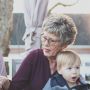 Gaya Parenting Orangtua Tak Disetujui Kakek dan Nenek? Ini 4 Solusinya