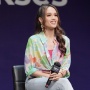 Cinta Laura Jadi Buah Bibir Imbas Perlakuannya Kepada Warga Masohi