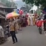 Breaking News! Kemacetan Mengular di Kabupaten Bandung Barat Gegara Jalan Umun Dipakai Pesta Pernikahan