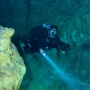 5 Tips Cave Diving untuk Pemula, Gunakan Peralatan yang Tepat!