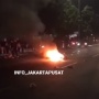 Pemotor Tewas usai Terlibat Kecelakaan di Kemayoran, Motornya Terbakar!