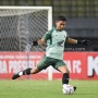 Berkat Bantuan Ball Boy, Kiper Timnas Indonesia Mampu Bantu Klubnya Selamat dari Kekalahan
