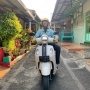 Mesti Naik Motor Menyusuri Gang Sempit? Hadapi Rintangan dengan Tips Ini